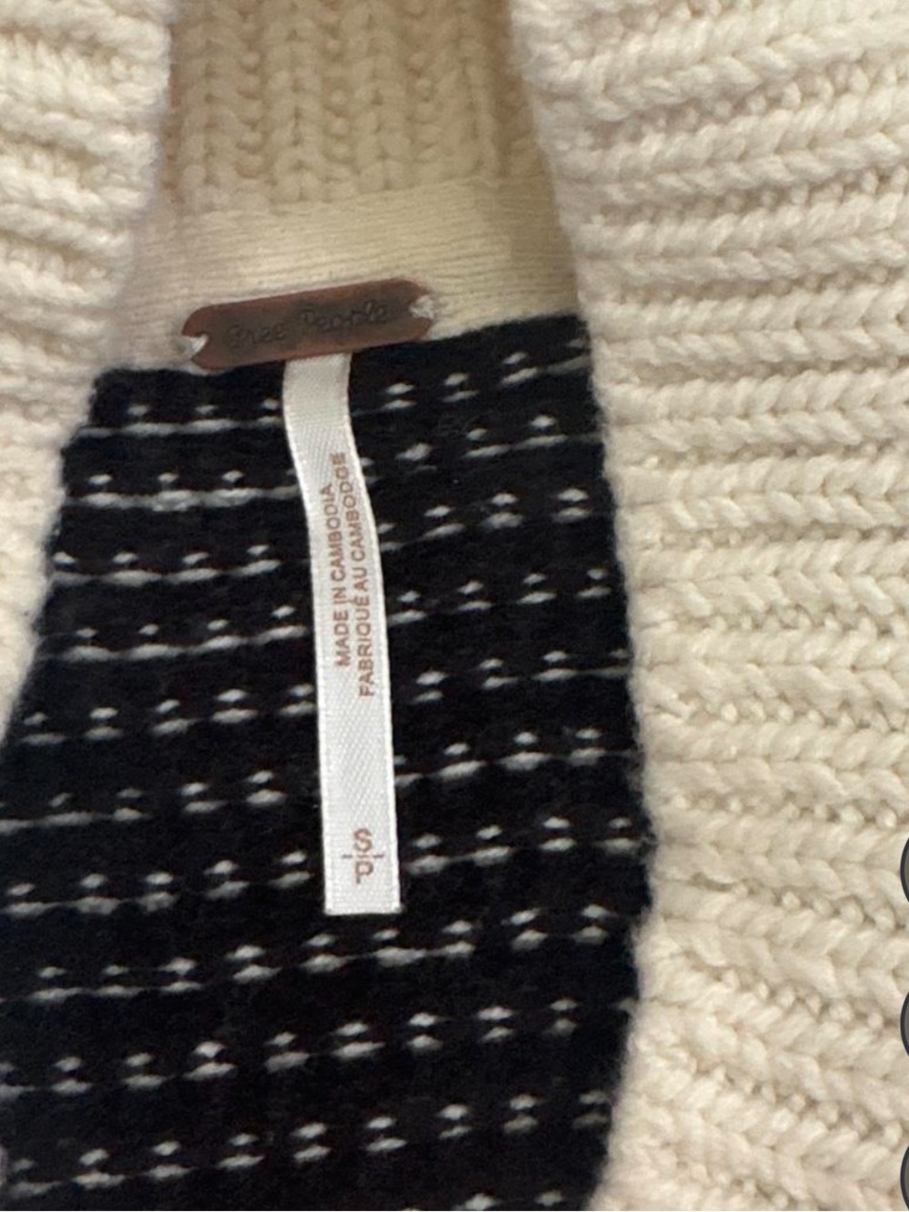Oversized Open-Knit Sweater in Cream and Black - Picture 3 of 3